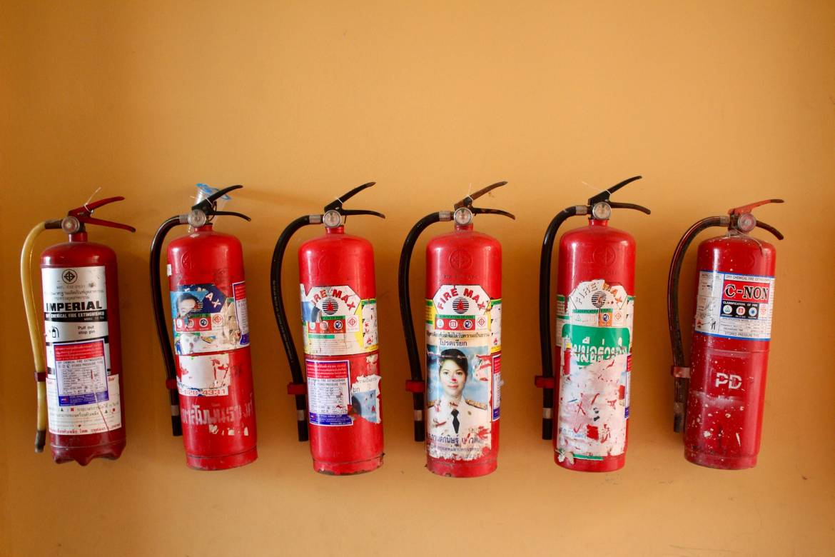 fire-extinguisher-1128461_1920.jpg