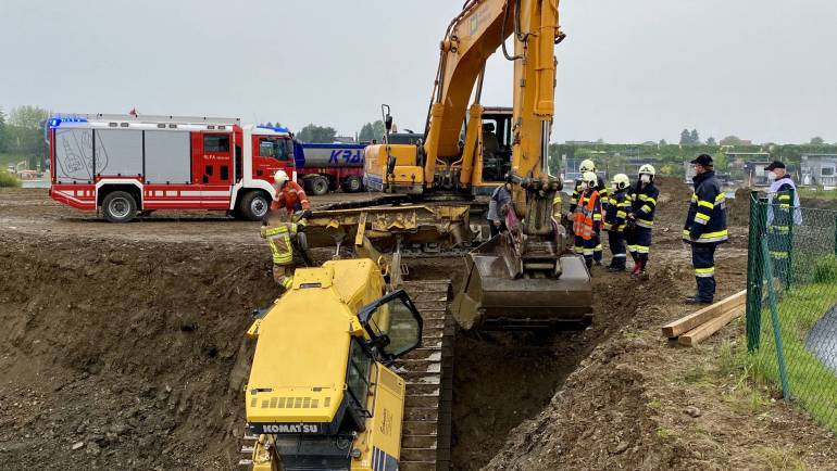 Personenrettung aus einer verunfallten Baumaschine