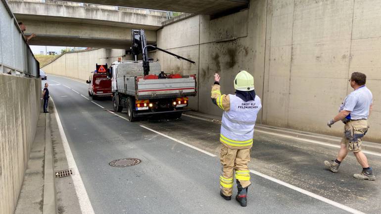 VU LKW gegen Unterführung