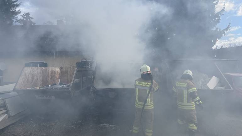 Containerbrand im Ortsgebiet