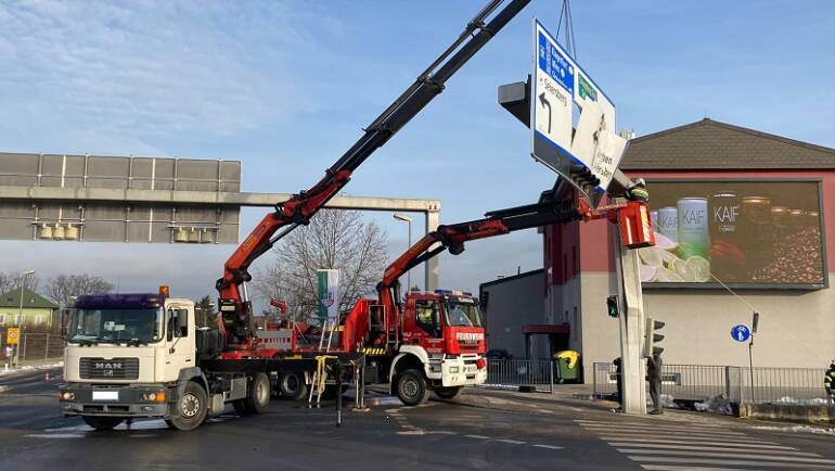 Aufräumarbeiten nach Verkehrsunfall in Seiersberg