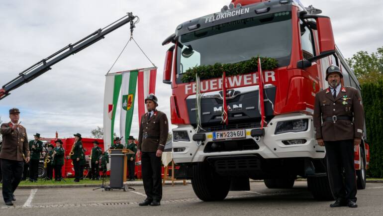 Fahrzeugsegnung HLF4 mit Frühschoppen