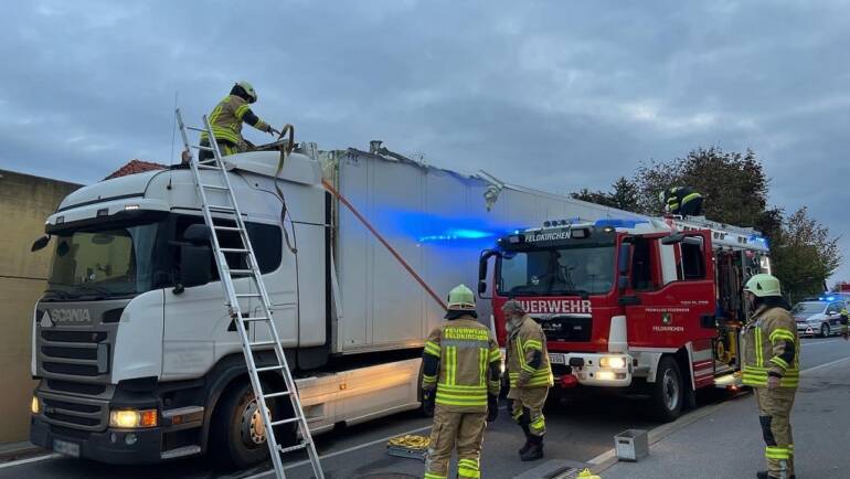 LKW in Unterführung