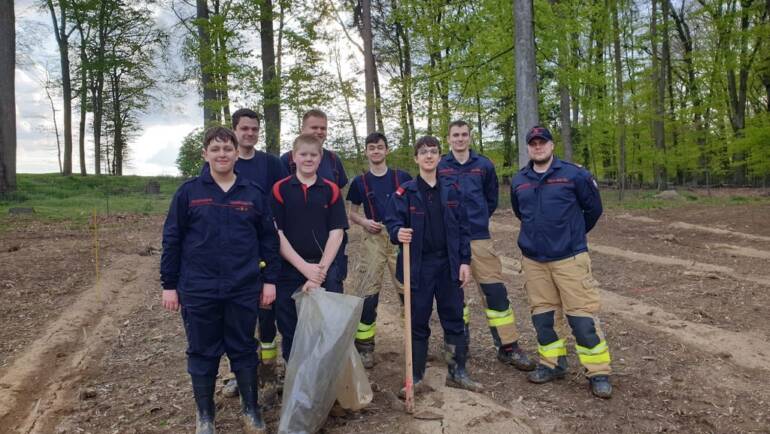 Baumpflanzaktion der Feuerwehrjugend