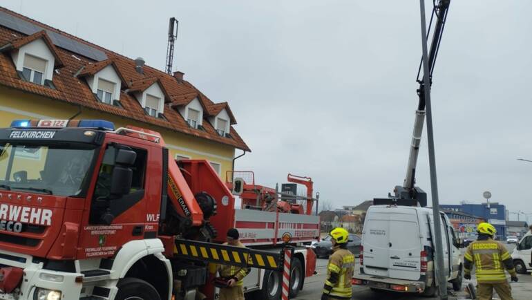 Sicherungsarbeiten nach Verkehrsunfall in Wagnitz